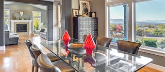 프라이빗 풀 & 산 전망: 애슐랜드의 멋진 집