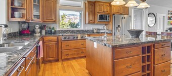 Private Pool & Mtn Views: Stunning Ashland Home