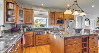 Private Pool & Mtn Views: Stunning Ashland Home