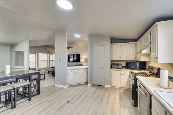 House (3 Bedrooms) | Interior