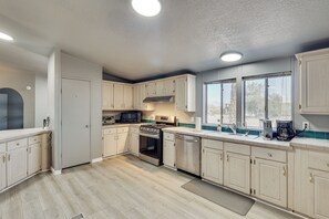 House (3 Bedrooms) | Interior - Golf, Fish & Unwind! Group Getaway in Fort Mohave (Fort Mohave)