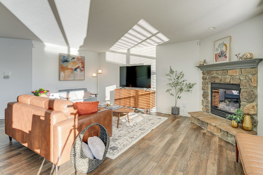 Private Yard + Pond Views: Fort Wayne Family Home! - Yoder, IN