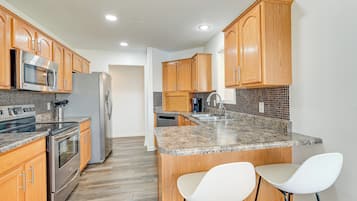 House (3 Bedrooms) | Interior