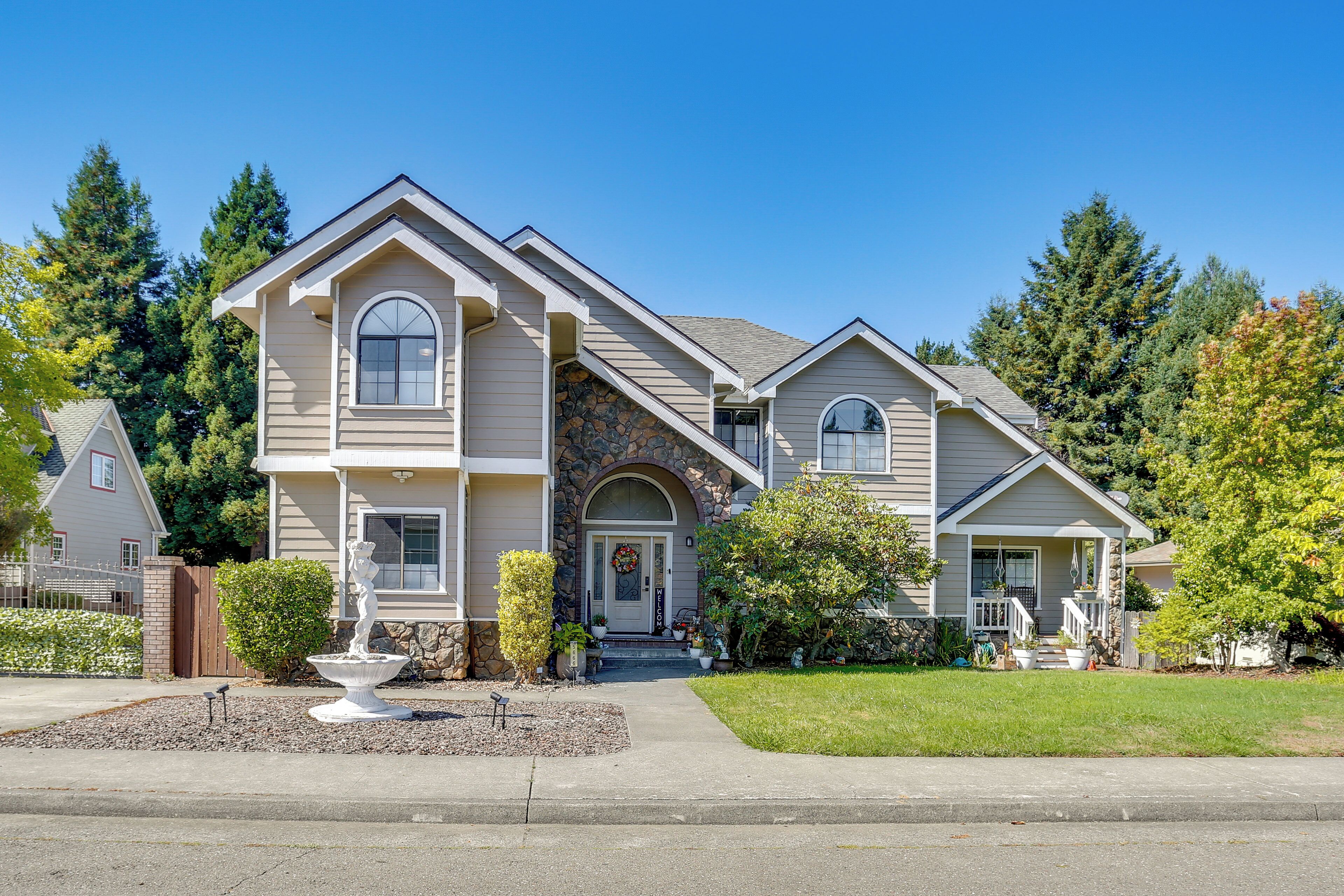 House (6 Bedrooms) | Front of property