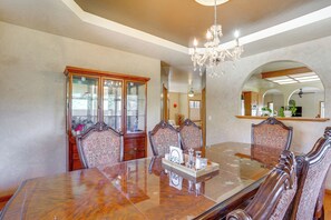 House (6 Bedrooms) | Interior