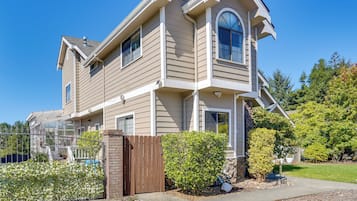 House (6 Bedrooms) | Interior