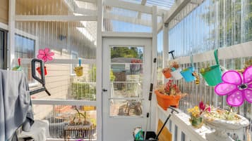 House (6 Bedrooms) | Interior