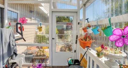 3 Mi to Sequoia Park Zoo: Spacious Home w/ Sunroom