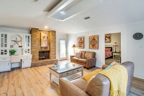Apartment (4 Bedrooms) | Interior - 5 Mi to UT Dallas: Family-friendly Duplex w/ Patio (Richardson)