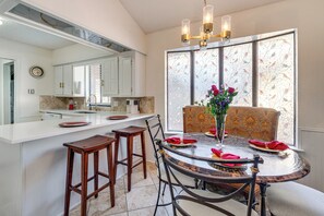 Apartment (4 Bedrooms) | Interior - 5 Mi to UT Dallas: Family-friendly Duplex w/ Patio (Richardson)