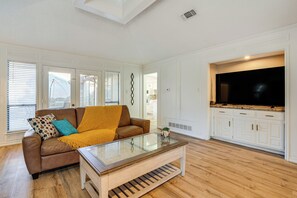 Apartment (4 Bedrooms) | Interior - 5 Mi to UT Dallas: Family-friendly Duplex w/ Patio (Richardson)