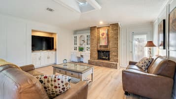 Apartment (4 Bedrooms) | Front of property