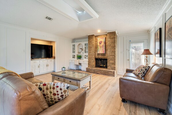 Apartment (4 Bedrooms) | Front of property - 5 Mi to UT Dallas: Family-friendly Duplex w/ Patio (Richardson)