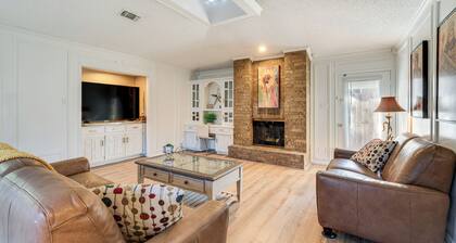 5 Mi to UT Dallas: Family-friendly Duplex w/ Patio