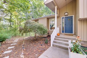 House (4 Bedrooms) | Interior - Forest-view Gem on Vaughn Creek < 1 Mi to Dtwn! (Tryon)