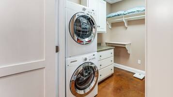 Apartment (0 Bedroom) | Interior