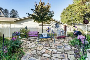 Apartment (0 Bedroom) | Interior - Heart of Historic Chickamauga! Chic Studio w/ Pool (Chickamauga)