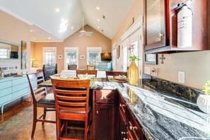 Apartment (0 Bedroom) | Interior - Heart of Historic Chickamauga! Chic Studio w/ Pool (Chickamauga)