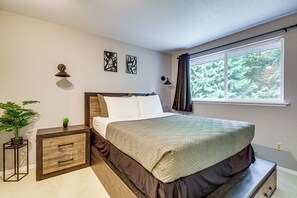 Apartment (3 Bedrooms) | Interior - Walk to Lake Stevens: Duplex w/ Fire Pit! (Lake Stevens)