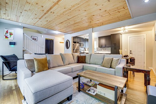 Walk to Lake Stevens: Duplex w/ Fire Pit!