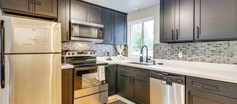 Walk to Lake Stevens: Duplex w/ Fire Pit!