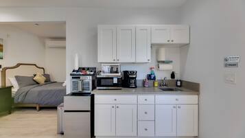 Apartment (0 Bedroom) | Interior