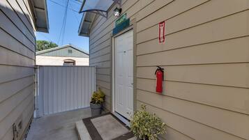 Apartment (0 Bedroom) | Interior