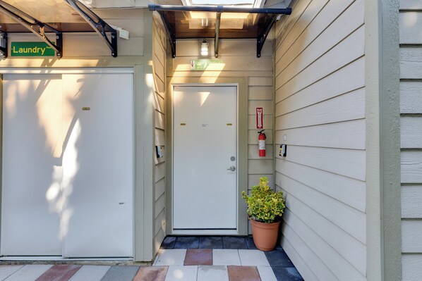 Apartment (0 Bedroom) | Interior