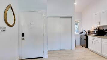 Apartment (0 Bedroom) | Interior