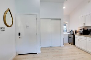 Apartment (0 Bedroom) | Interior