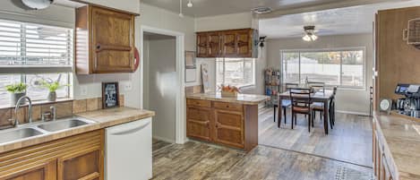 House (3 Bedrooms) | Interior