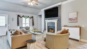 House (4 Bedrooms) | Interior