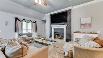 House (4 Bedrooms) | Front of property