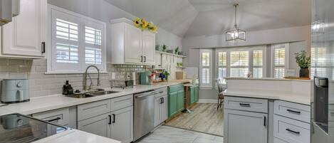 House (4 Bedrooms) | Interior