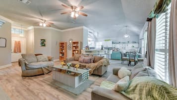 House (4 Bedrooms) | Interior