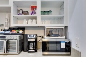Apartment (0 Bedroom) | Interior - 2 Blocks to Main St: Foodie's Paradise in Alhambra (Alhambra)