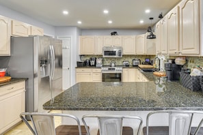 House (4 Bedrooms) | Interior