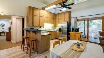 House (5 Bedrooms) | Interior