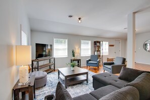 Apartment (2 Bedrooms) | Front of property