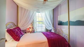 House (6 Bedrooms) | Interior