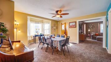 House (6 Bedrooms) | Interior