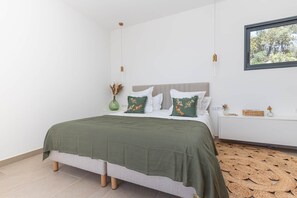 4 habitaciones, escritorio, tabla de planchar con plancha y wifi gratis 