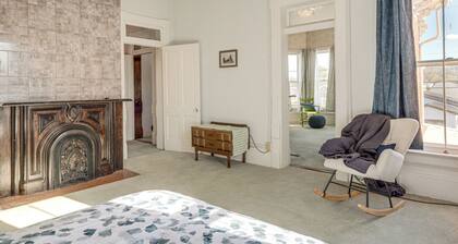 2 Blocks to Ohio River! Historic Victorian Gem