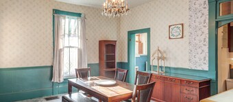 2 Blocks to Ohio River! Historic Victorian Gem