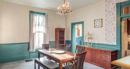 2 Blocks to Ohio River! Historic Victorian Gem