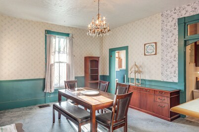 2 Blocks to Ohio River! Historic Victorian Gem