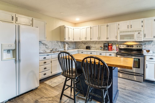 Dog-friendly Cabin w/ Yard Near Auxvasse Creek!