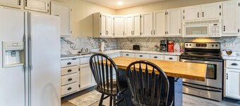 Dog-friendly Cabin w/ Yard Near Auxvasse Creek!