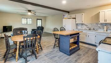 House (3 Bedrooms) | Interior