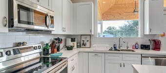 Serene Ranch Home w/ Outdoor Kitchen in Needville!